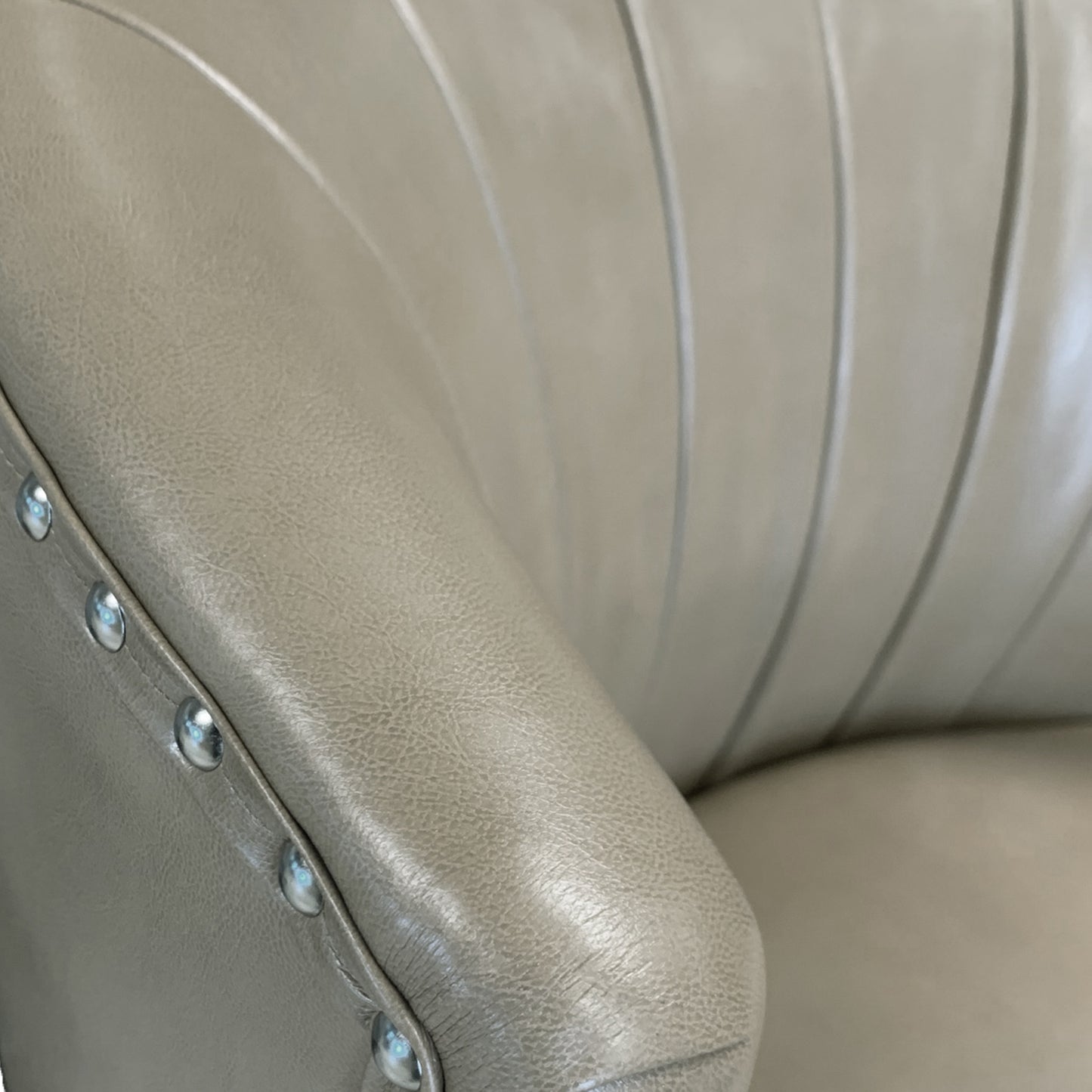 (KYRIE TAUPE)- LEATHER ACCENT CHAIR