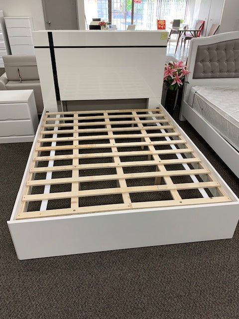 QUEEN SIZE- (STAR A WHITE) - WOOD- BED FRAME - WITH SLATS