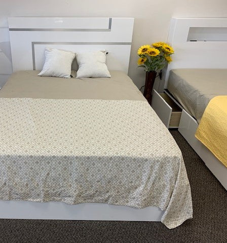 QUEEN SIZE- (STAR B WHITE) - WOOD- BED FRAME - WITH SLATS