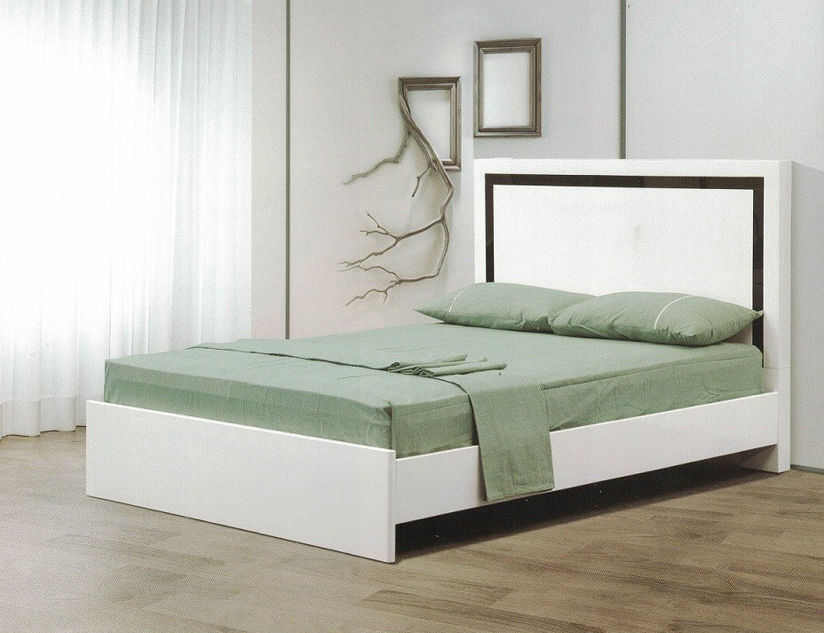 QUEEN SIZE- (STAR C)- WOOD- BED FRAME- WITH SLATS